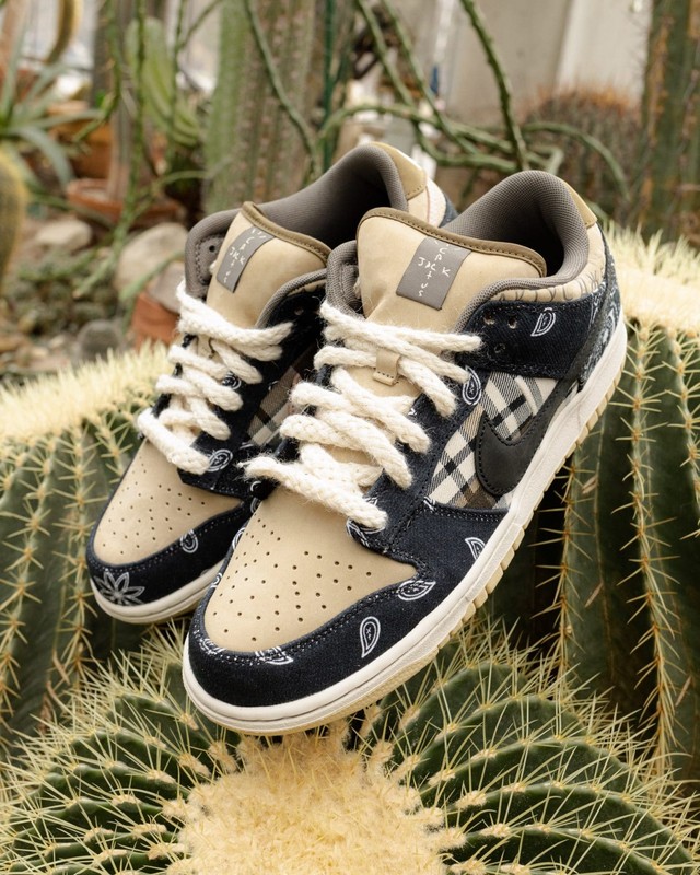 Travis Scott x Nike SB Dunk Low | CT5053-001 | Grailify